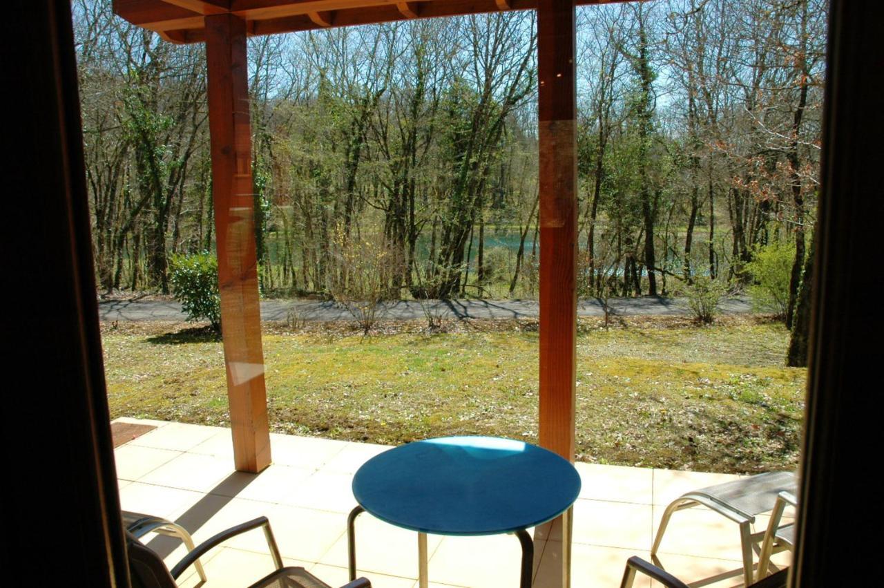 Maison De 2 Chambres Avec Vue Sur Le Lac Piscine Partagee Et Jardin Amenage A Lachapelle Auzac Dış mekan fotoğraf